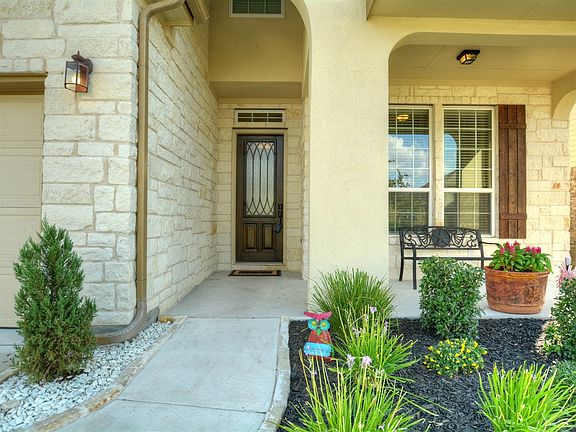 4th image of 2943 Angelina Dr