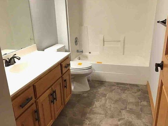 4th image of 6221 Creekview Ln N