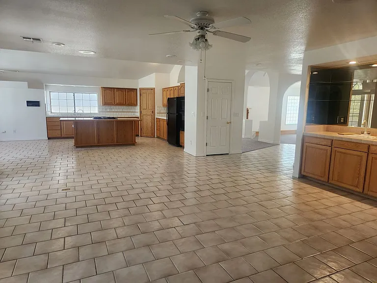 3660 Catalina Dr — Photo 7