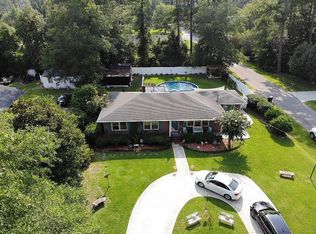 115 N Bickett St, Burgaw, NC 28425
