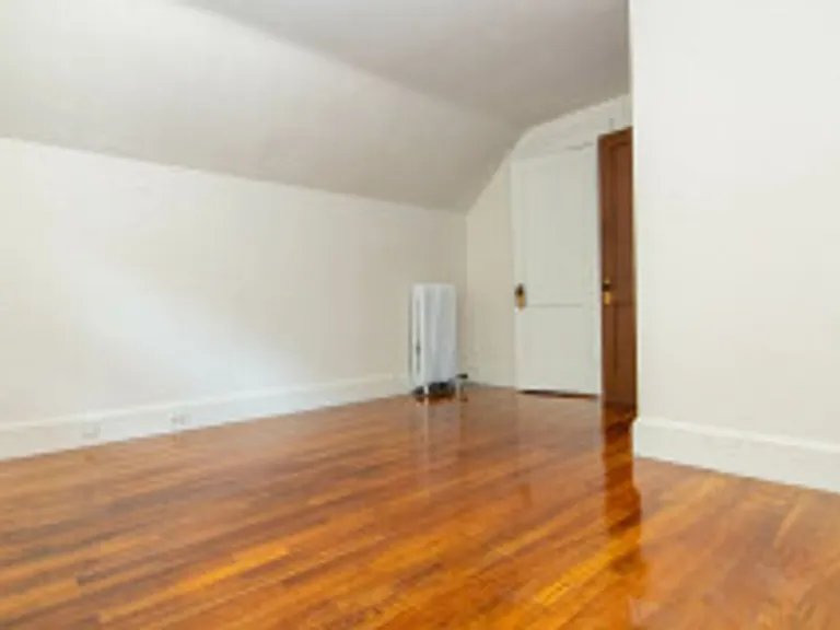 64 Newport St — Photo 12