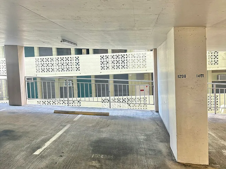 2415 Ala Wai Blvd — Photo 17