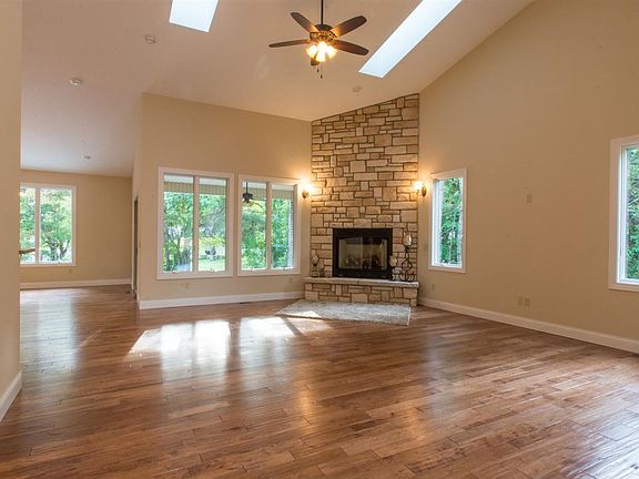 4th image of 231 S Roaring Fork Dr