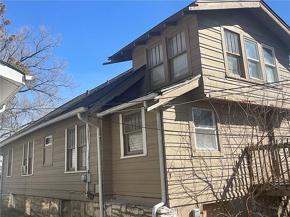 4th image of 4024 Bales Ave