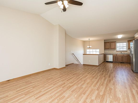 4th image of 612 Rebecca St