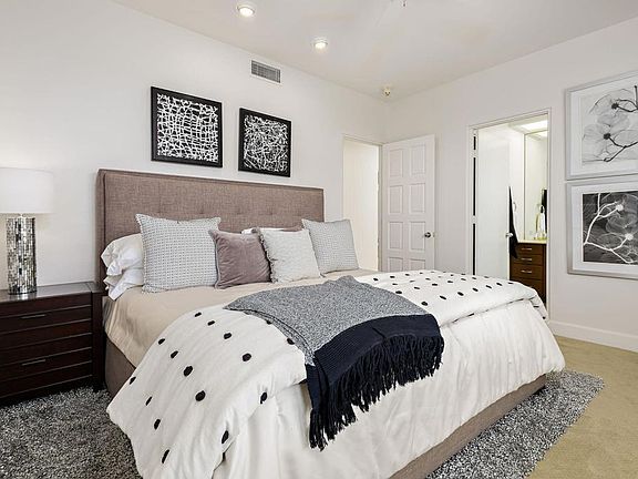 5th image of 416 Desert Holly Dr