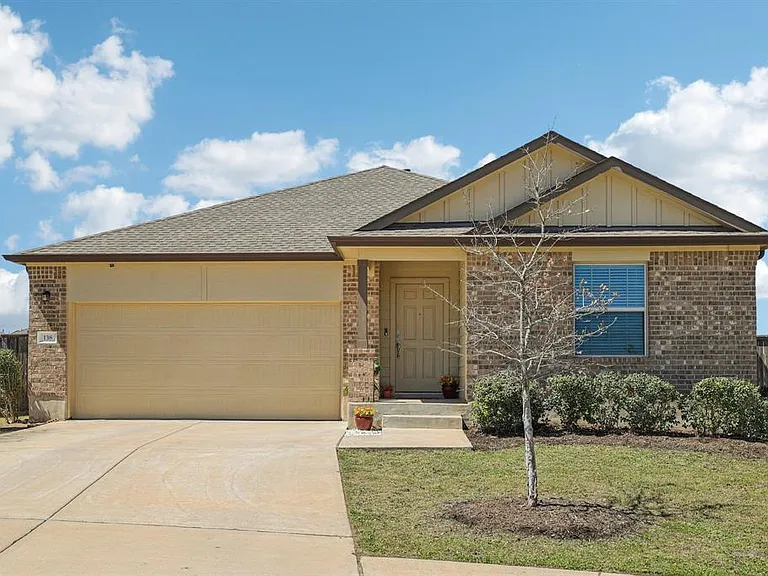 138 George Kimble Cv — Photo 1