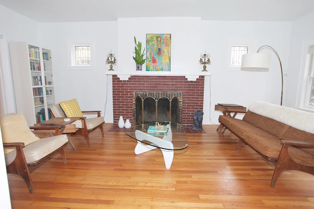 6 bed, 3000 sqft, $2,100 — Photo 1