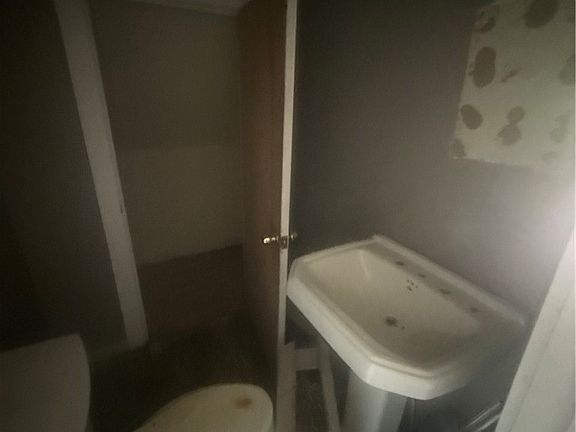4th image of 13316 Svec Ave