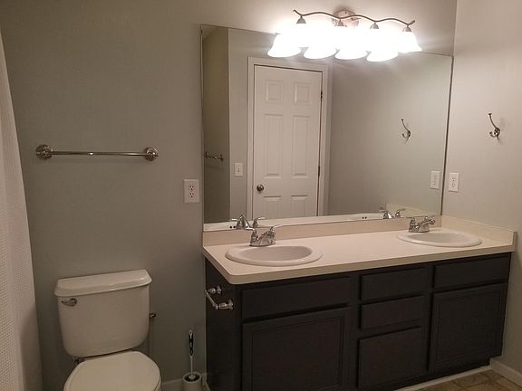3rd image of 1330 Pembrooke Ln
