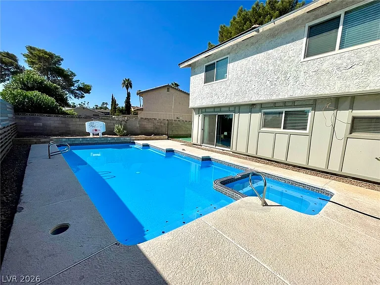 2246 Windsor Dr — Photo 45
