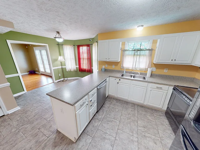 2438 Larwood Dr — Photo 15