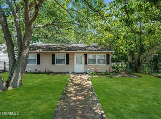 539 Holly Village Ln, Toms River, NJ 08753