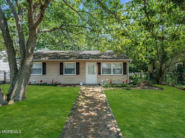 539 Holly Village Ln