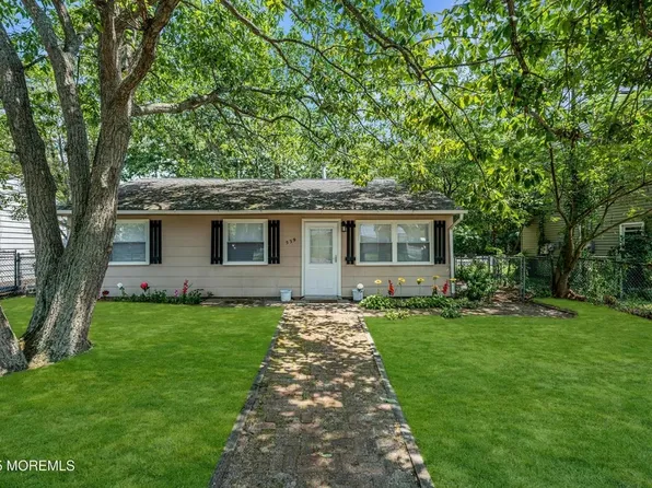 539 Holly Village Ln, Toms River, NJ 08753