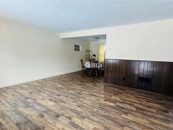 3rd image of 220 S Marguerite Ave
