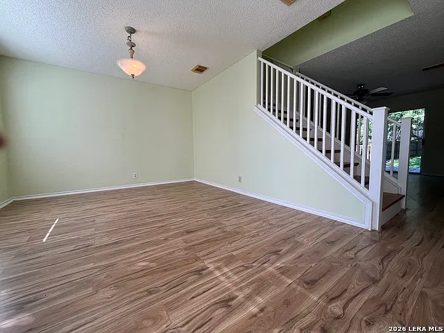 3 bed, 2.5 bath, 2039 sqft, $1,900 — Photo 4