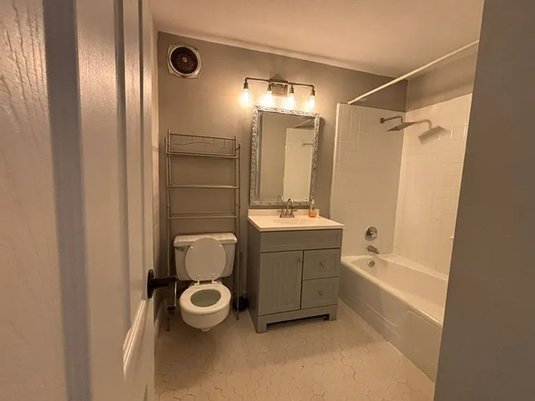 6525 Gregg Dr — Photo 17