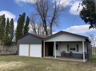 327 N Maple St, Compton, IL 61318