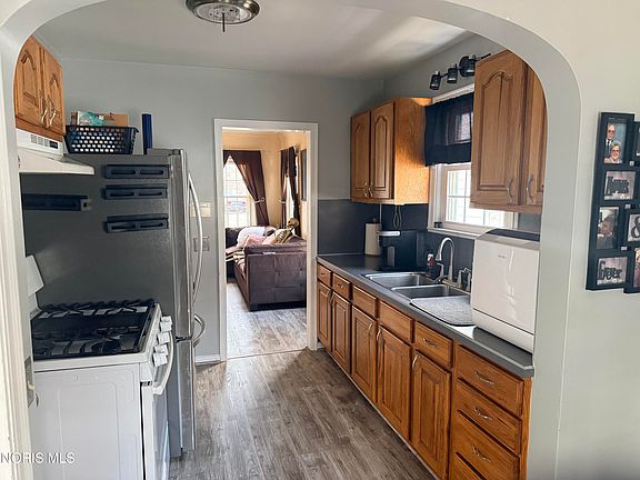 4th image of 2551 Elsie Ave