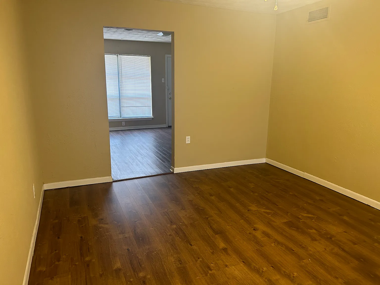 4 bed, 1.5 bath, 1605 sqft, $1,725 — Photo 2
