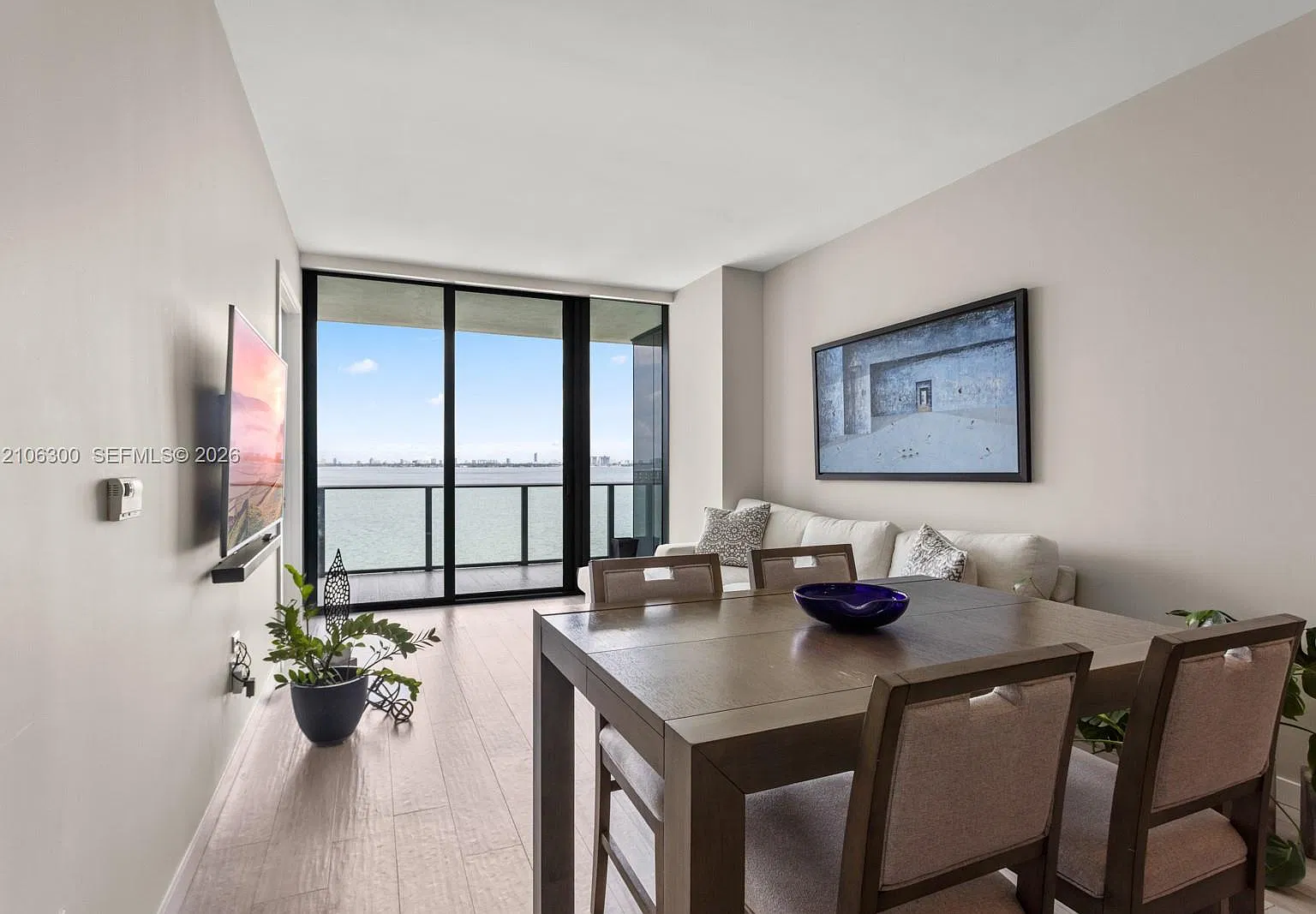 Gran Paraiso Condo — Photo 3