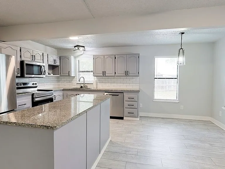 1710 Bob White Ct — Photo 2