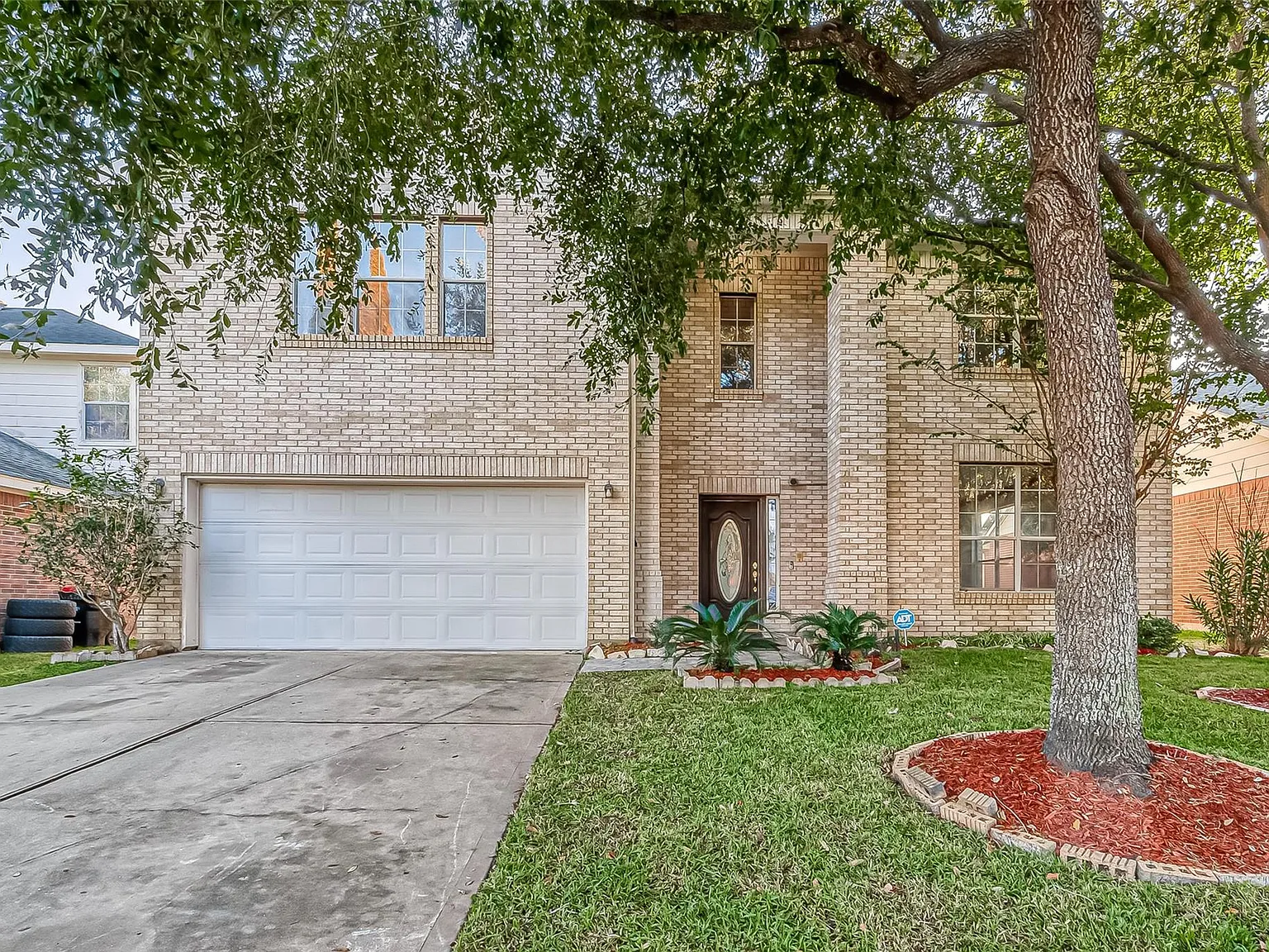 5 bed, 3.0 bath, 3468 sqft, $3,000 — Photo 2