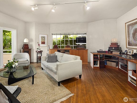 5th image of 111 W Kinnear Place