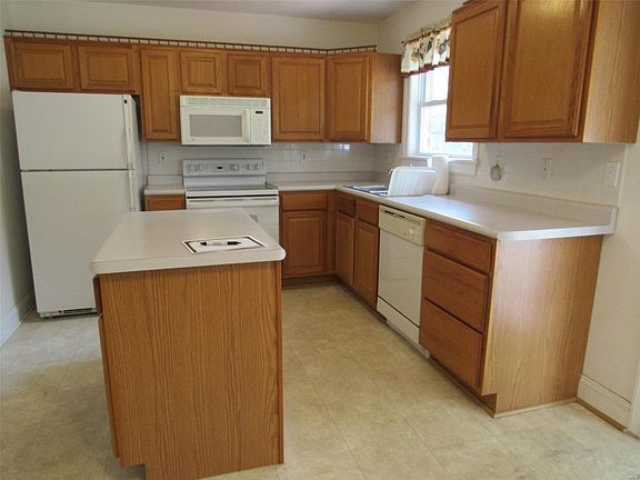 5th image of 12 Brittany Ct
