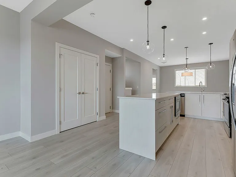 146 Creekside Dr SW #UPPER — Photo 8