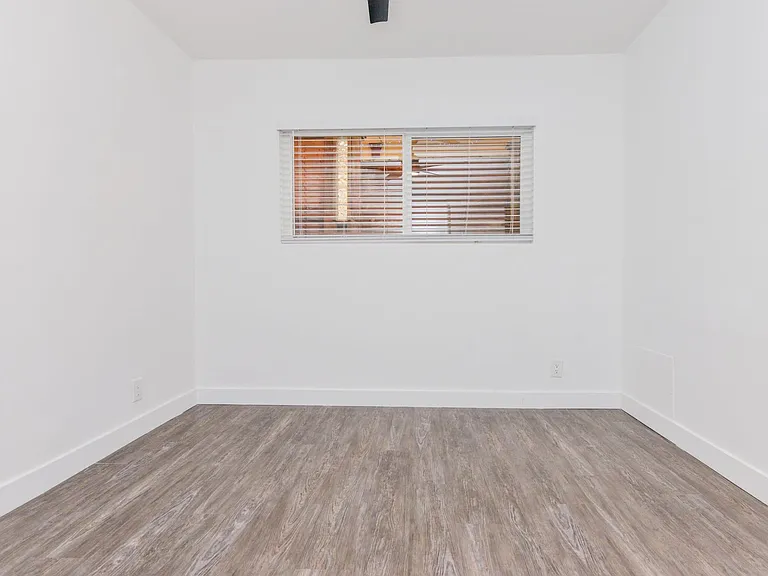 Pullman Lane Residences — Photo 34