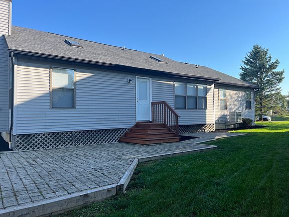 3rd image of 832 Tricolor Dr