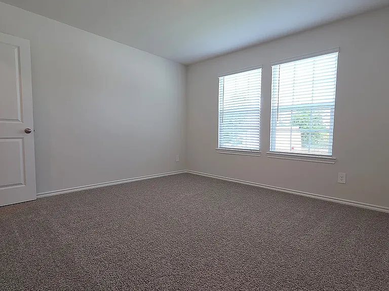 347 Boxwood Dr — Photo 25