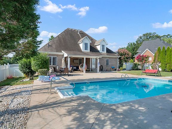 2nd image of 2075 Chesapeake Dr