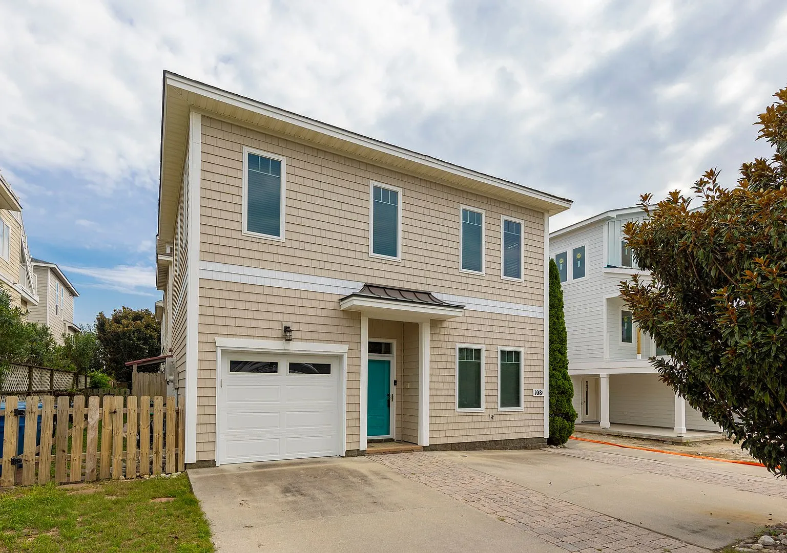 Beautifully updated 3-bedroom, 2.5 bath home at the North End — Photo 2