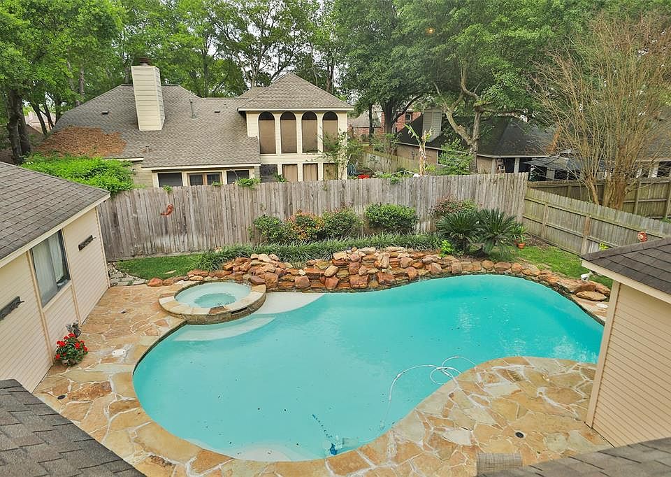 You will love this beautifully landscaped backyard with a gorgeous pool and spa at this 4/5 Bedroom, 4 Bath home in Champions Park North.