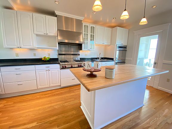 3rd image of 481 Dolores St