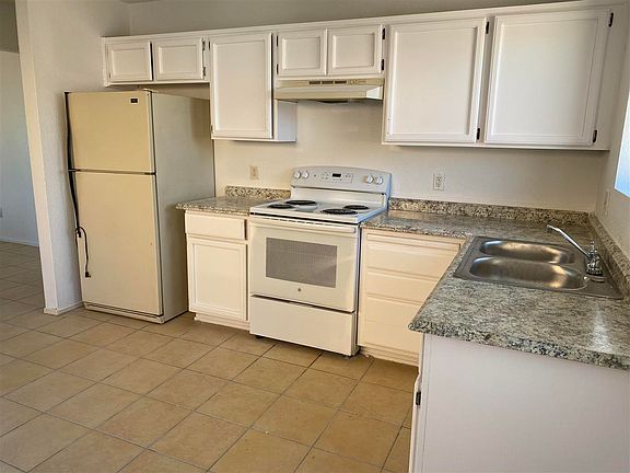 5th image of 226 E Zapata St