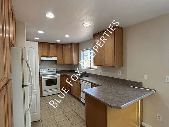 3rd image of 322 N Hasman Dr