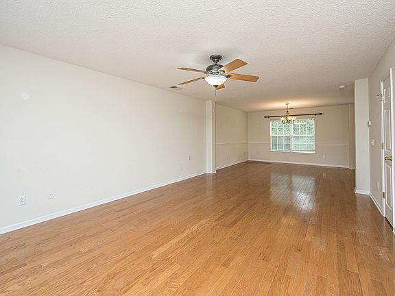 3rd image of 3019 Mapleleaf Dr