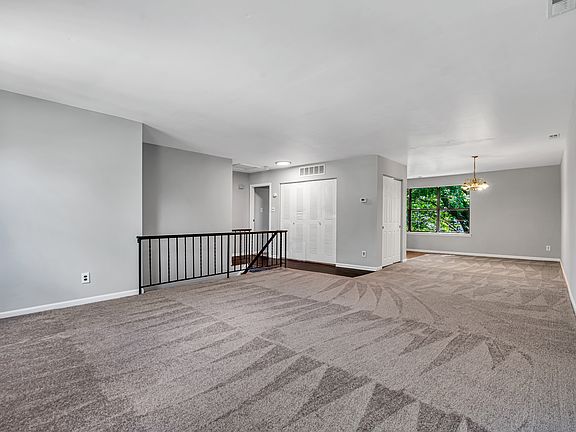 4th image of 5 Harrington Ln #B