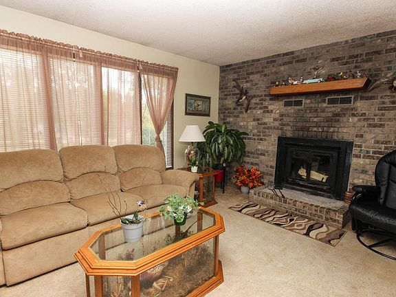 4th image of 9427 Circle Dr NW