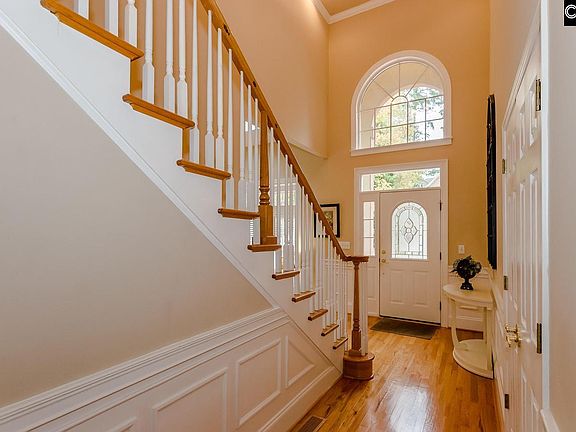 5th image of 221 Weeping Cherry Ln