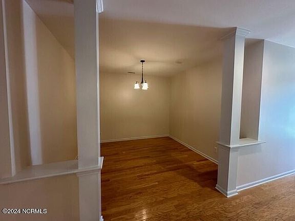 3rd image of 4253 Anderson Dr SE