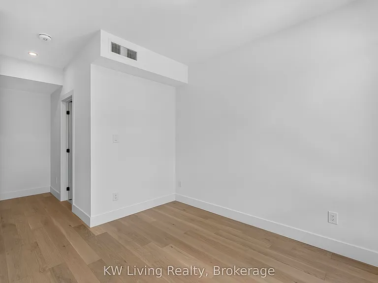 484 Westmount Ave — Photo 27