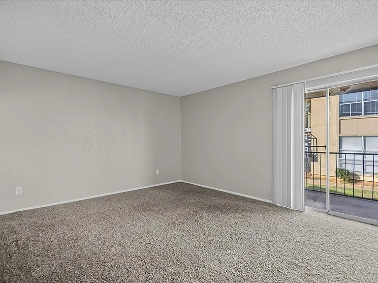 Broadway Reserve Apartments A Fresh, Revitalized Home in Tyler, TX — Photo 7