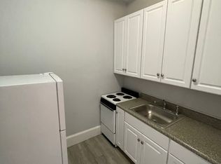 174 Bay State Rd APT 2R, Boston, MA 02215