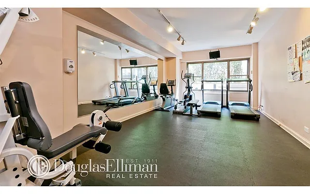 Rented by Portrait Realty | media 36