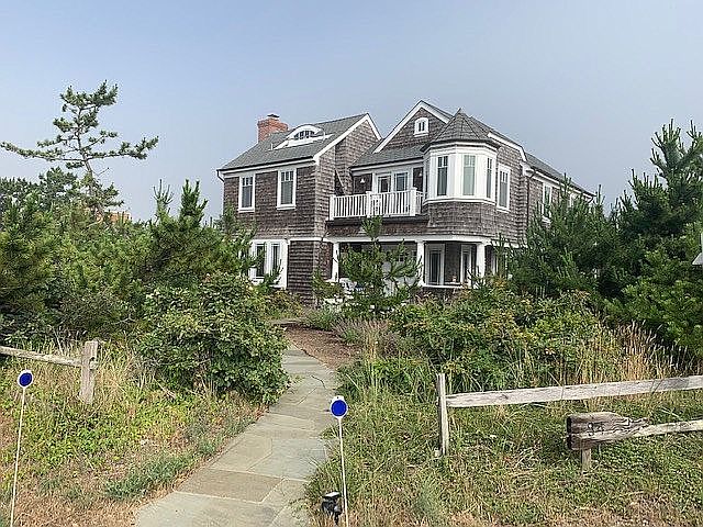 1st image of 84 Hampton Ln